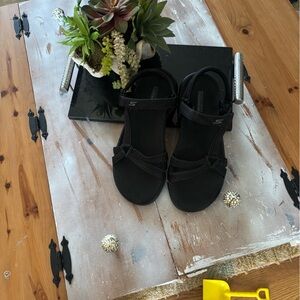 Stylish Black Athletic Sandals for Women